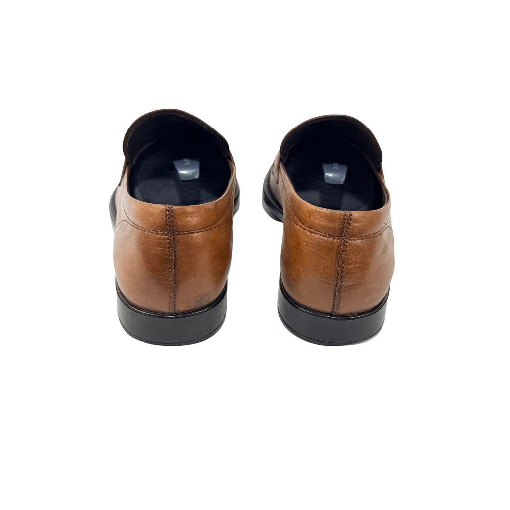 TOD’S Penny Loafers/Moccasins in a classic tan/light brown leather (Size 43)