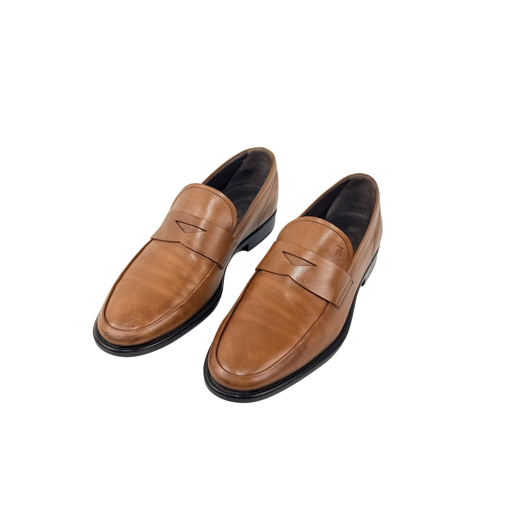TOD’S Penny Loafers/Moccasins in a classic tan/light brown leather (Size 43)